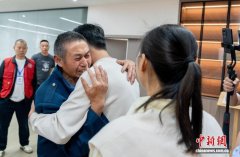 寻亲35年心愿得偿 四川失散父子相认团圆